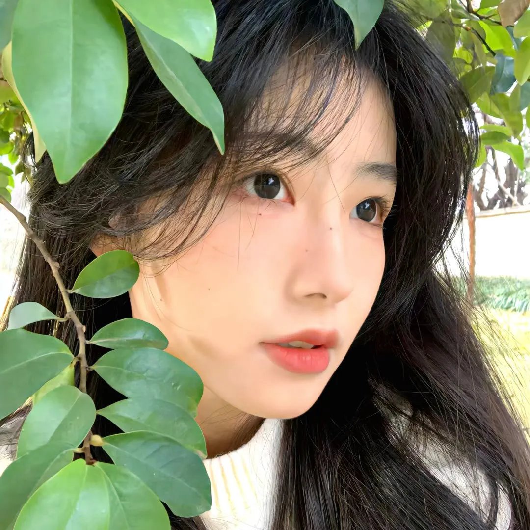 带剑女孩